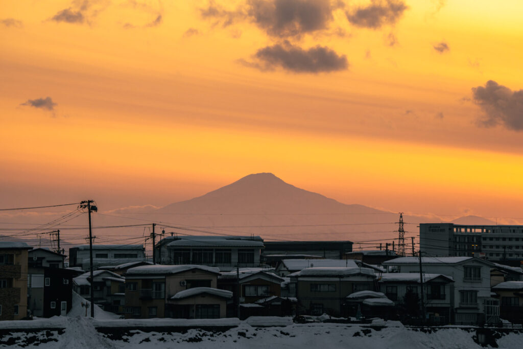 写真の主題と副題を解説する画像