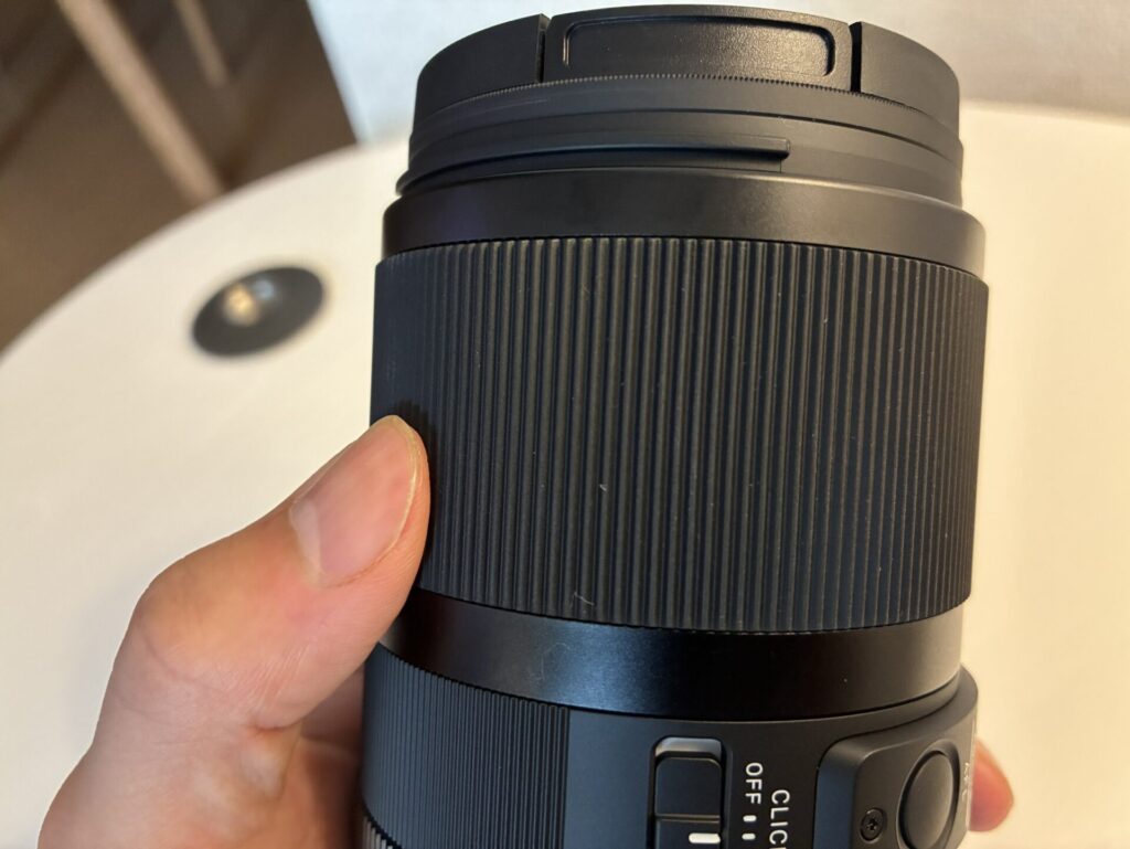Sigma35mm F1.4 DG DNのピントリングの解説画像