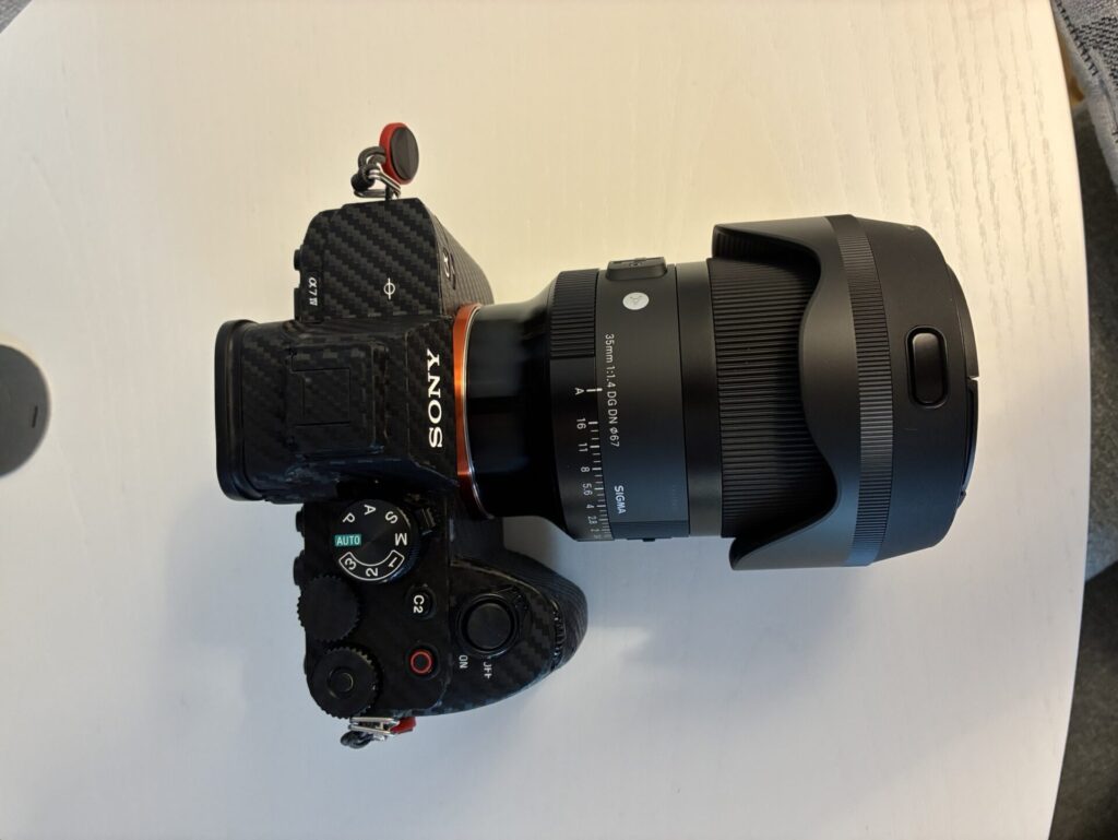 Sigma35mm F1.4 DG DNの外観を解説する画像